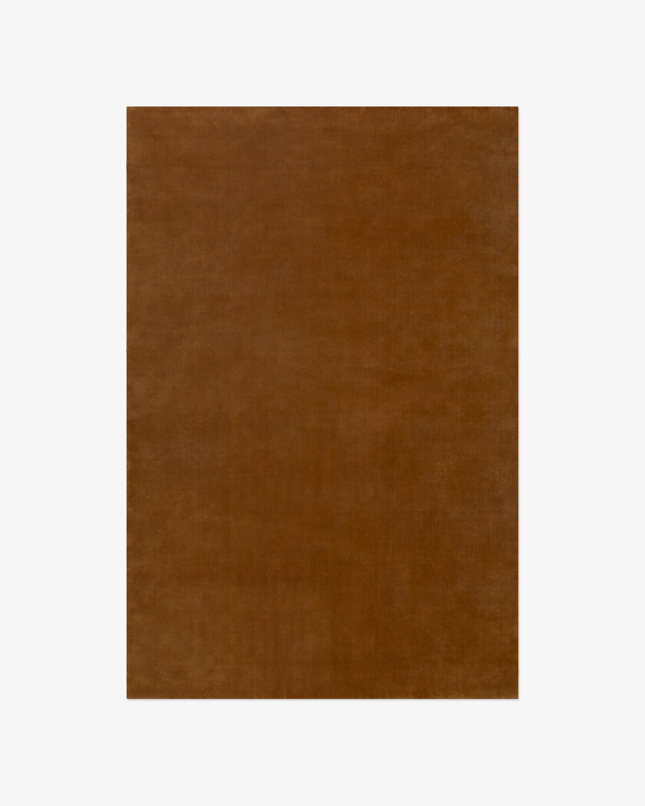 Grand en Pecan — un tapis moelleux en laine d'un ton brun chaud à la surface lisse et aux poils denses.