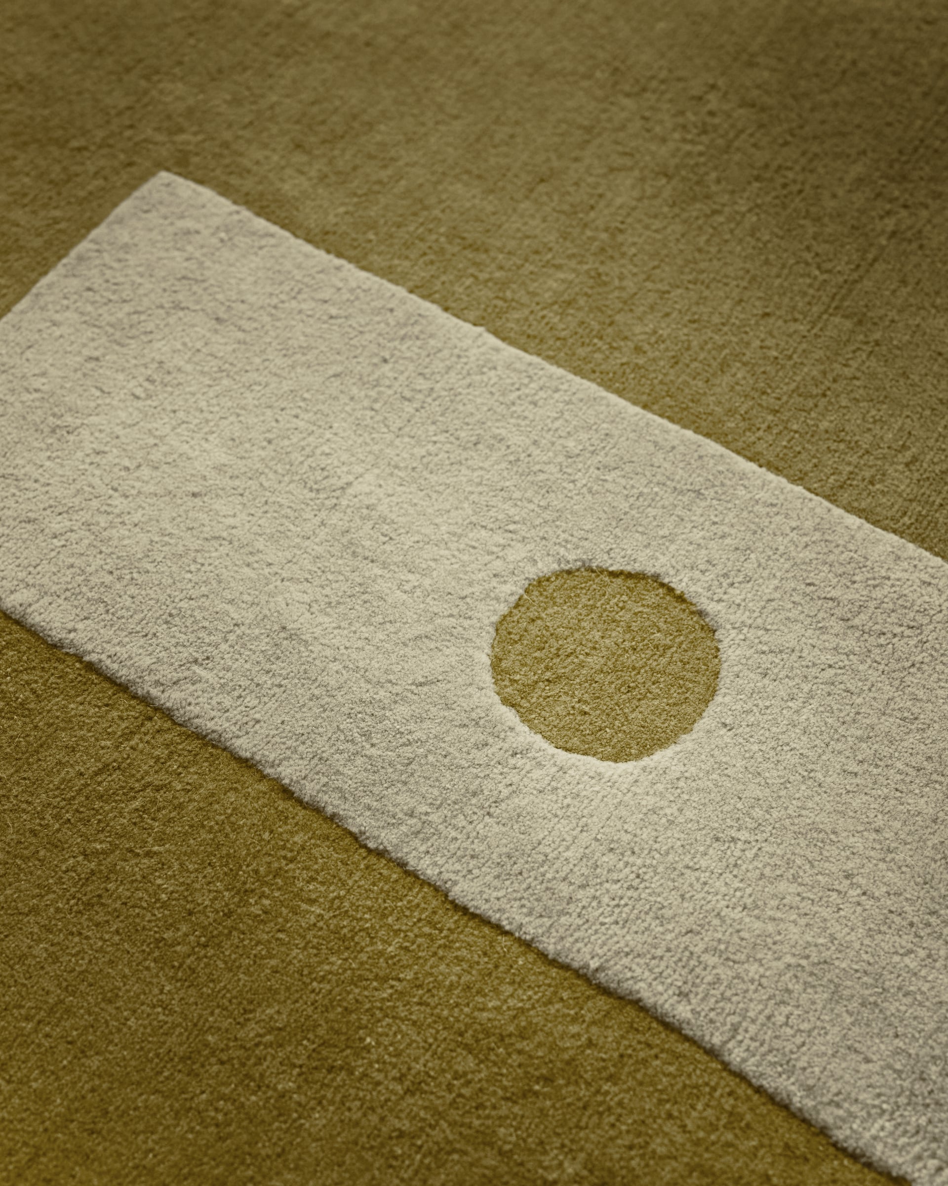 Dots – Olive | Patterned Plush Wool Rug | NORDIC KNOTS