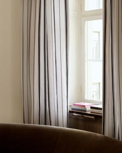 The Triple Stripe – Dusty White/Black