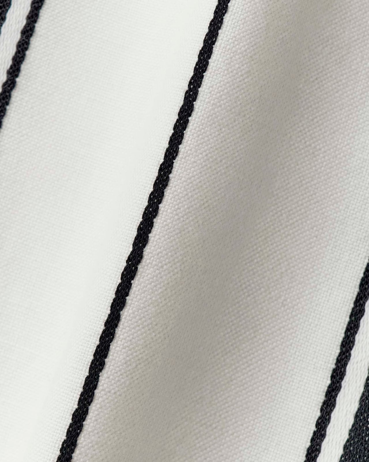Nordic Knots, Baumwolle-Leinen Stoffmuster, Triple Stripe Sample – Dusty White/Black