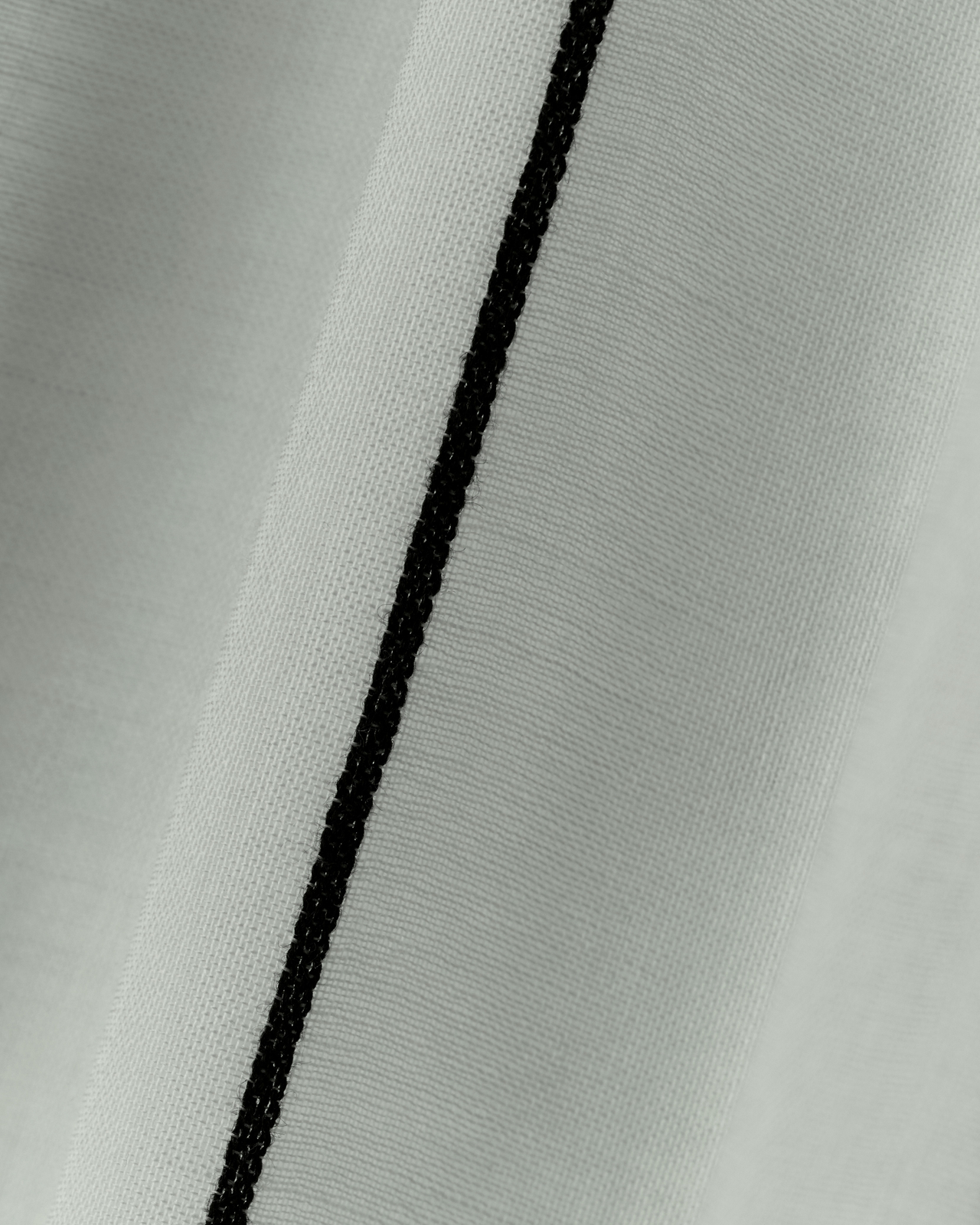 Nordic Knots, Seide,Wolle Stoffe als Meterware, Sheer Stripe – Pale Blue/Black