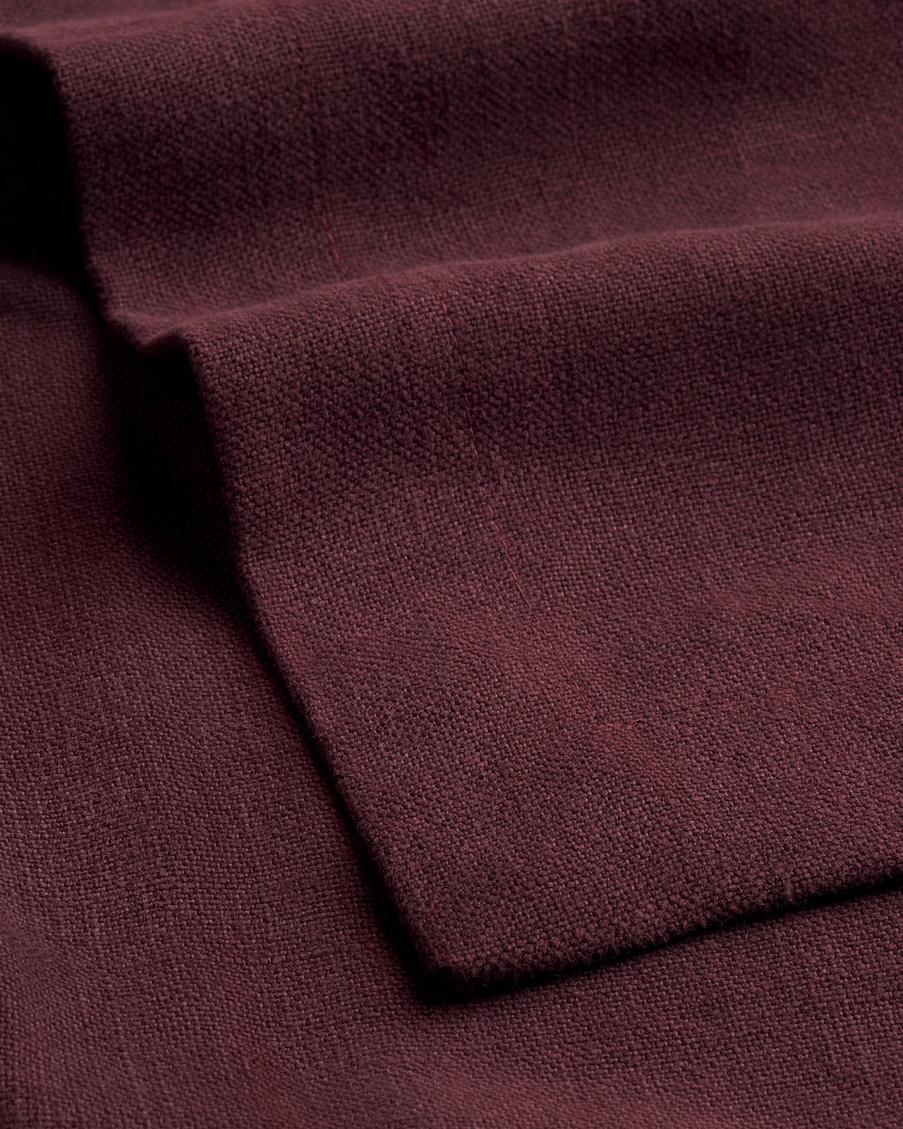 Nordic Knots, Leinen Bettwäsche und Dekoration, Studio Linen – Deep Wine