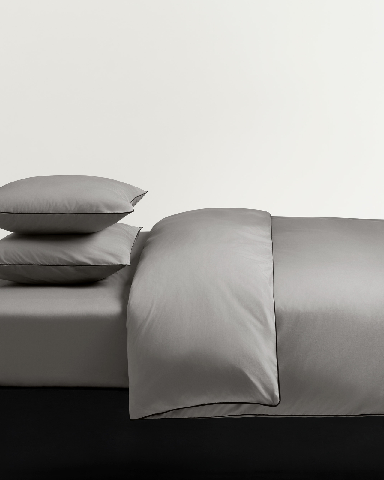 Nordic Knots, Cotton Bedding & Decor, Percale Duvet Cover Set (3 pcs) – Gray/Black
