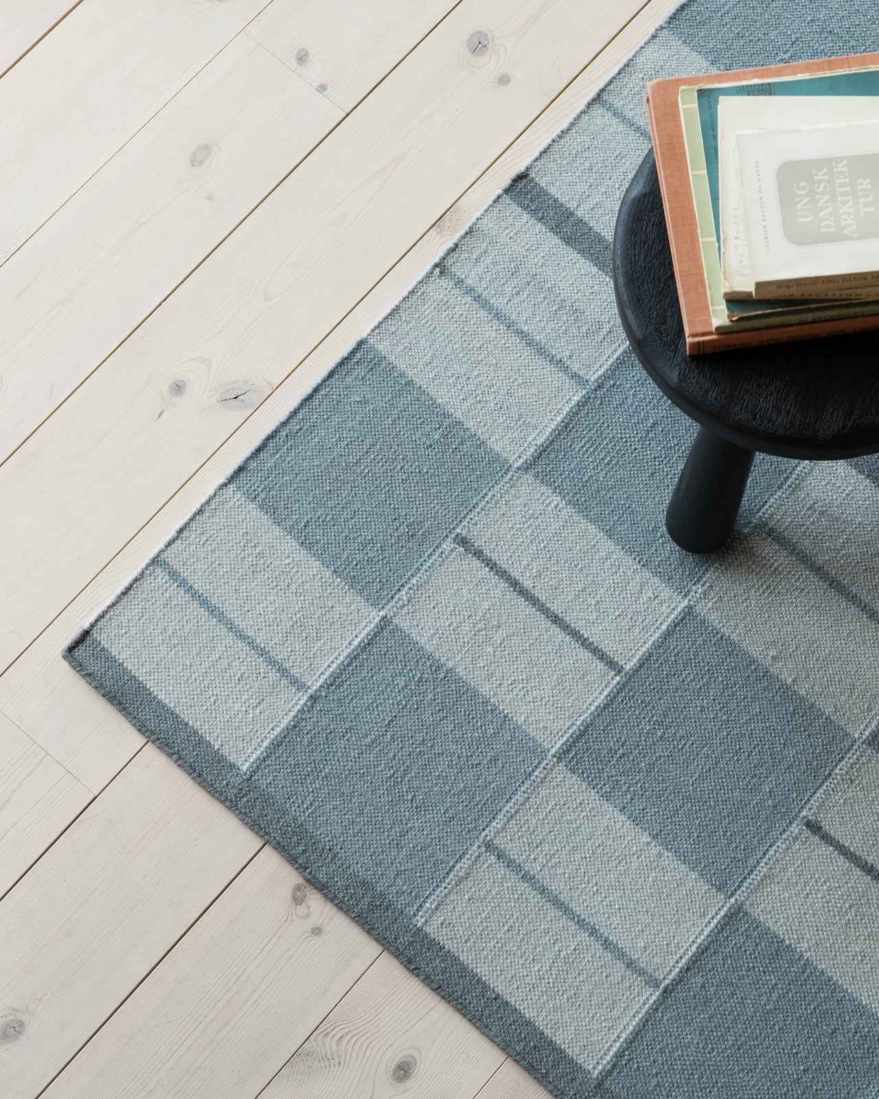 Båstad – Blue | Patterned Flatweave Rug | NORDIC KNOTS