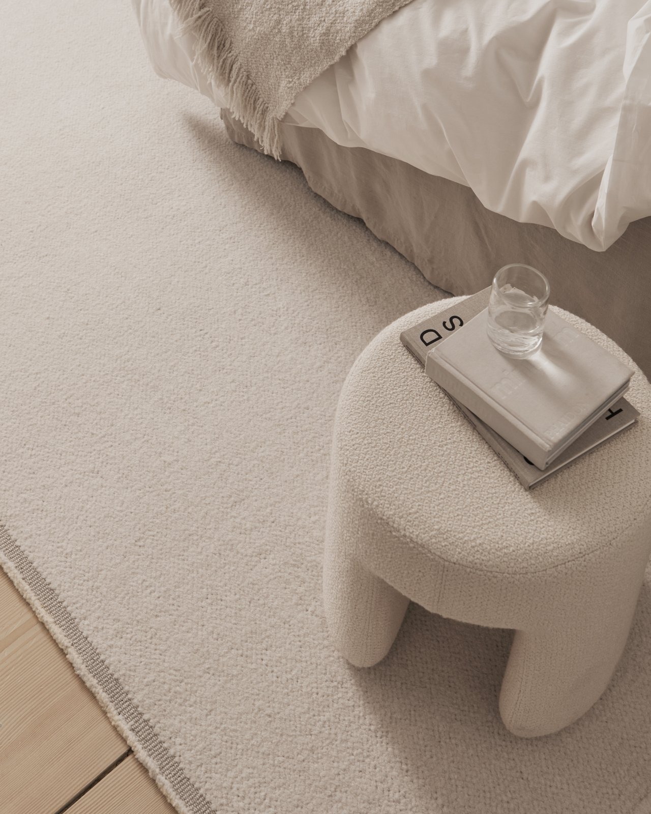 roughlow ラフロウ　slash knit(white) Merino – Natural White | High–Craft Merino Wool Rug | NORDIC