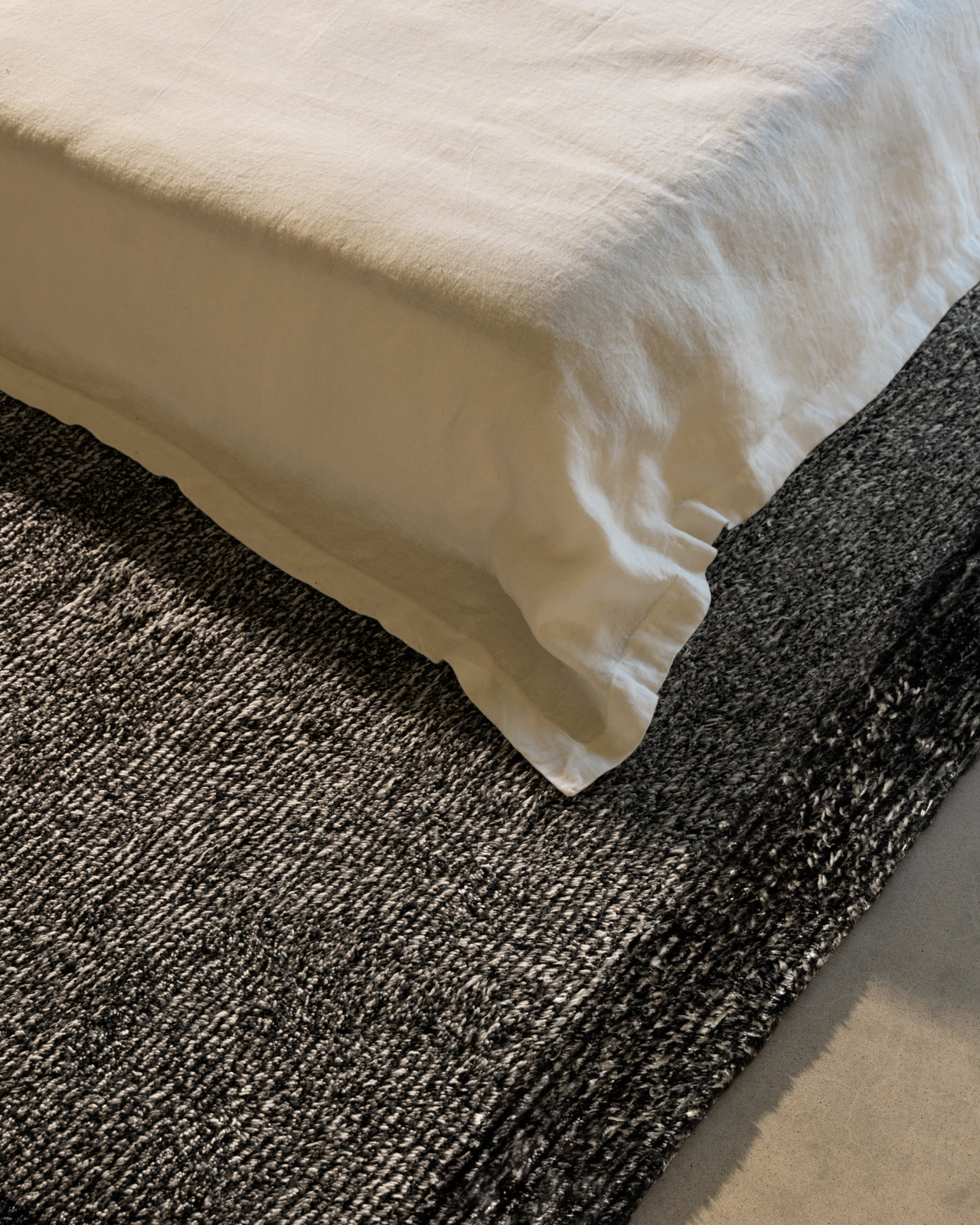 Ryya 02 – Black/White | Scandinavian Shag Rug | NORDIC KNOTS