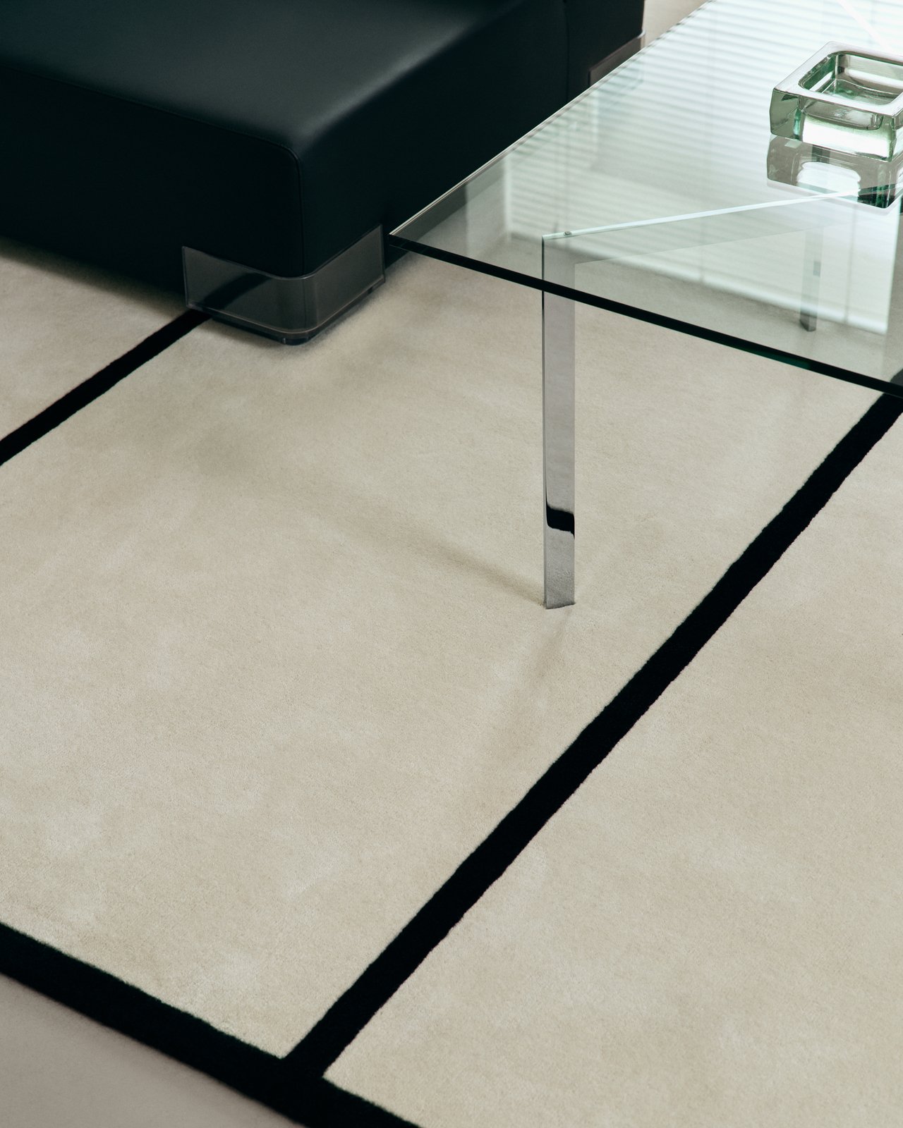 Norr Mälarstrand 01 – Dusty White/Black | By Andreas Martin